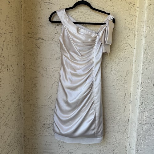 White vera wang sheath - by,