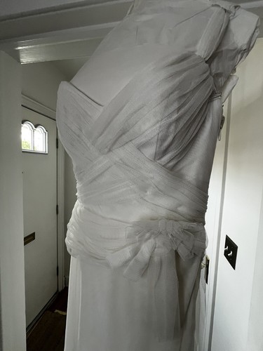Vera wang wedding dress size - vera,